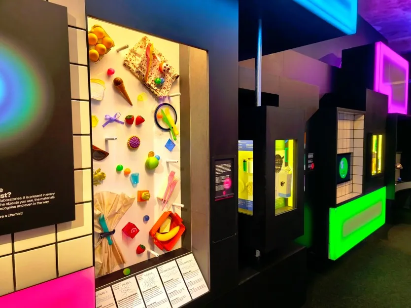 Elementair exposition chimie vitrine au SPARKOH!