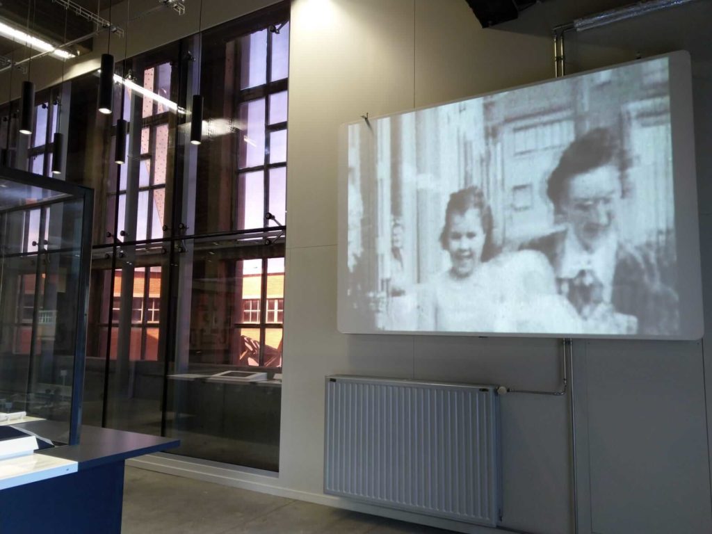 Film sur le charbonnage diffusé sur toile dans l'expo Grenier des histoires