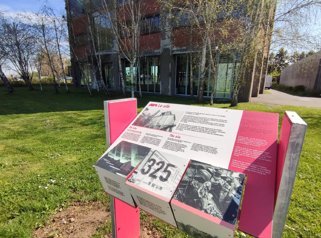 Panneau du parcours de balade histoire
