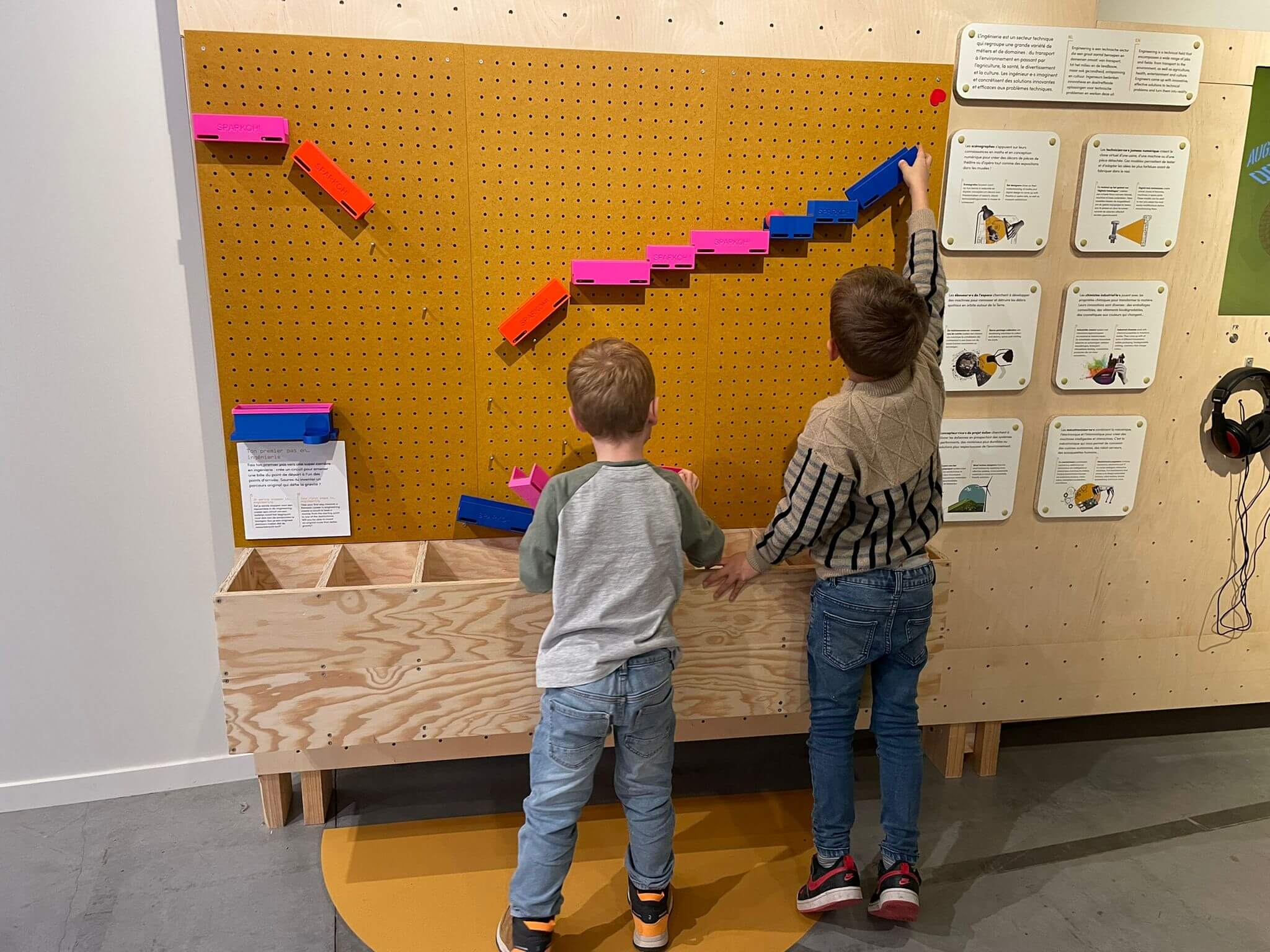 Knikkerparcours voor kinderen – tentoonstelling SPARKOH! JIJ MORGEN