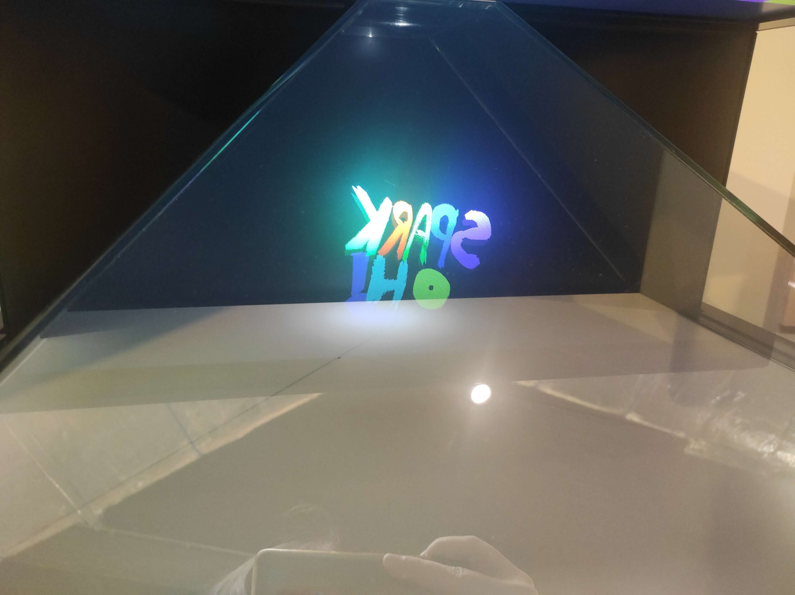 Hologram – tentoonstelling JIJ MORGEN SPARKOH!