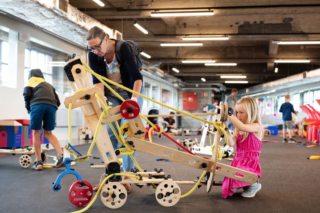 Espace Ingeniocité mécano géant au SPARKOH! avec famille