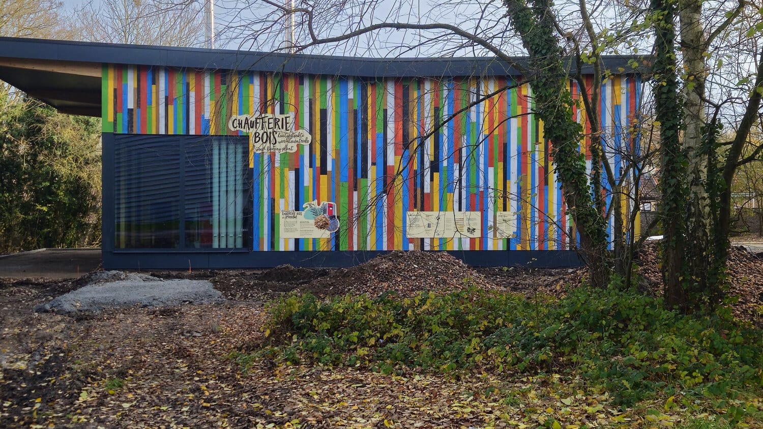 Houtketelinstallatie van SPARKOH! – buitenaanzicht