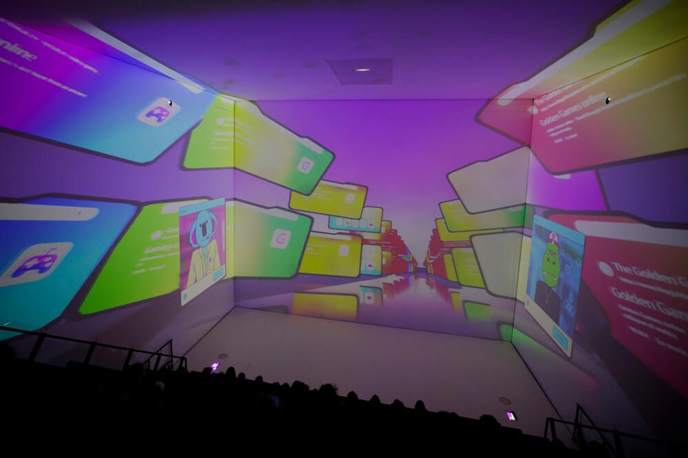 Film CTRL + ALT CHAOS projection sur 5 écrans au SPARKOH!