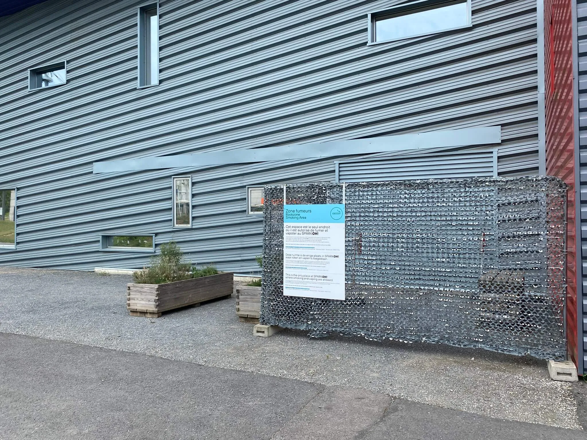 Espace fumeur extérieur fermé