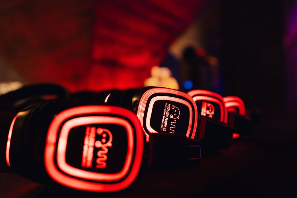 Casque audio posé sur table Zoom